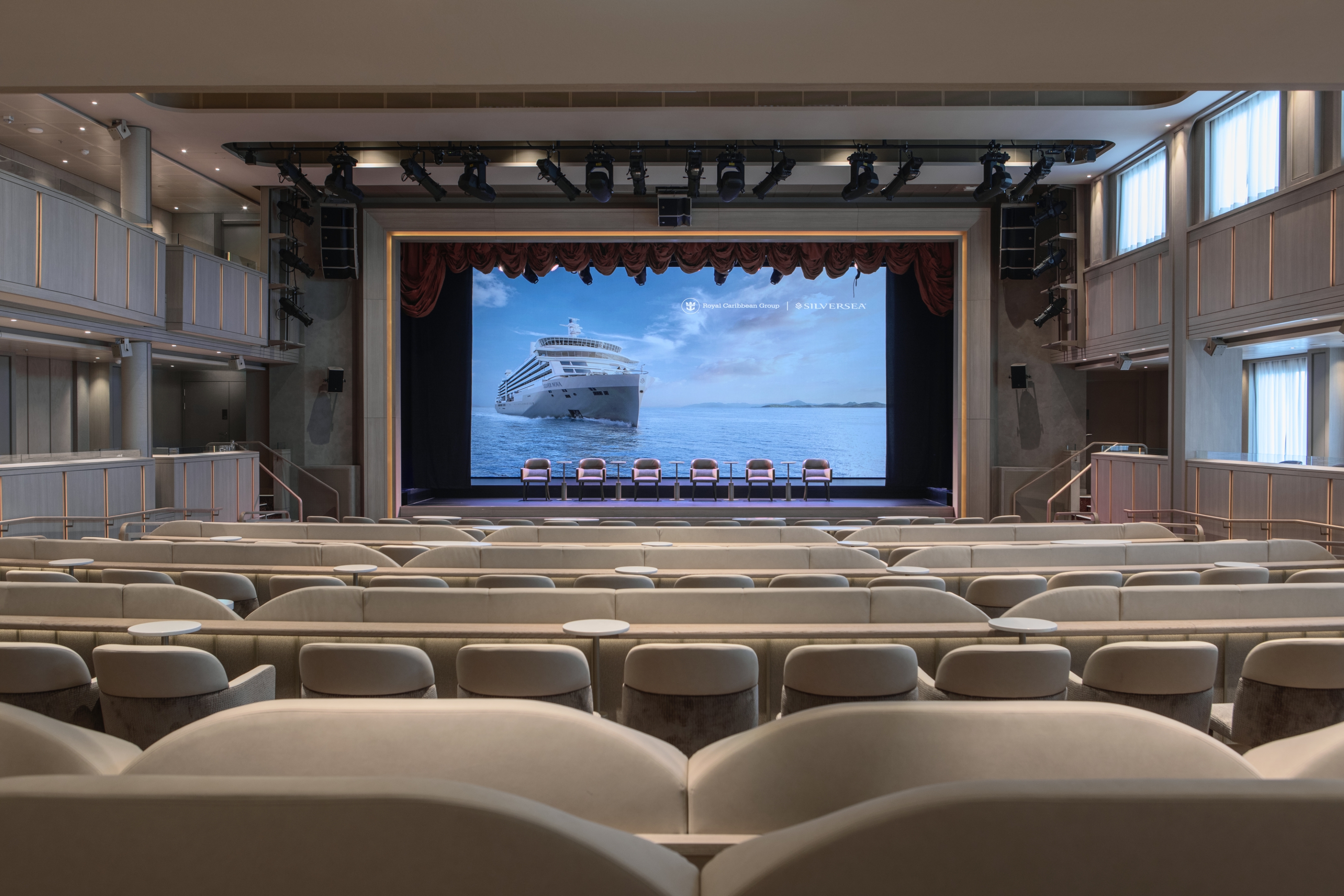 Silver Nova - The Venetian Lounge